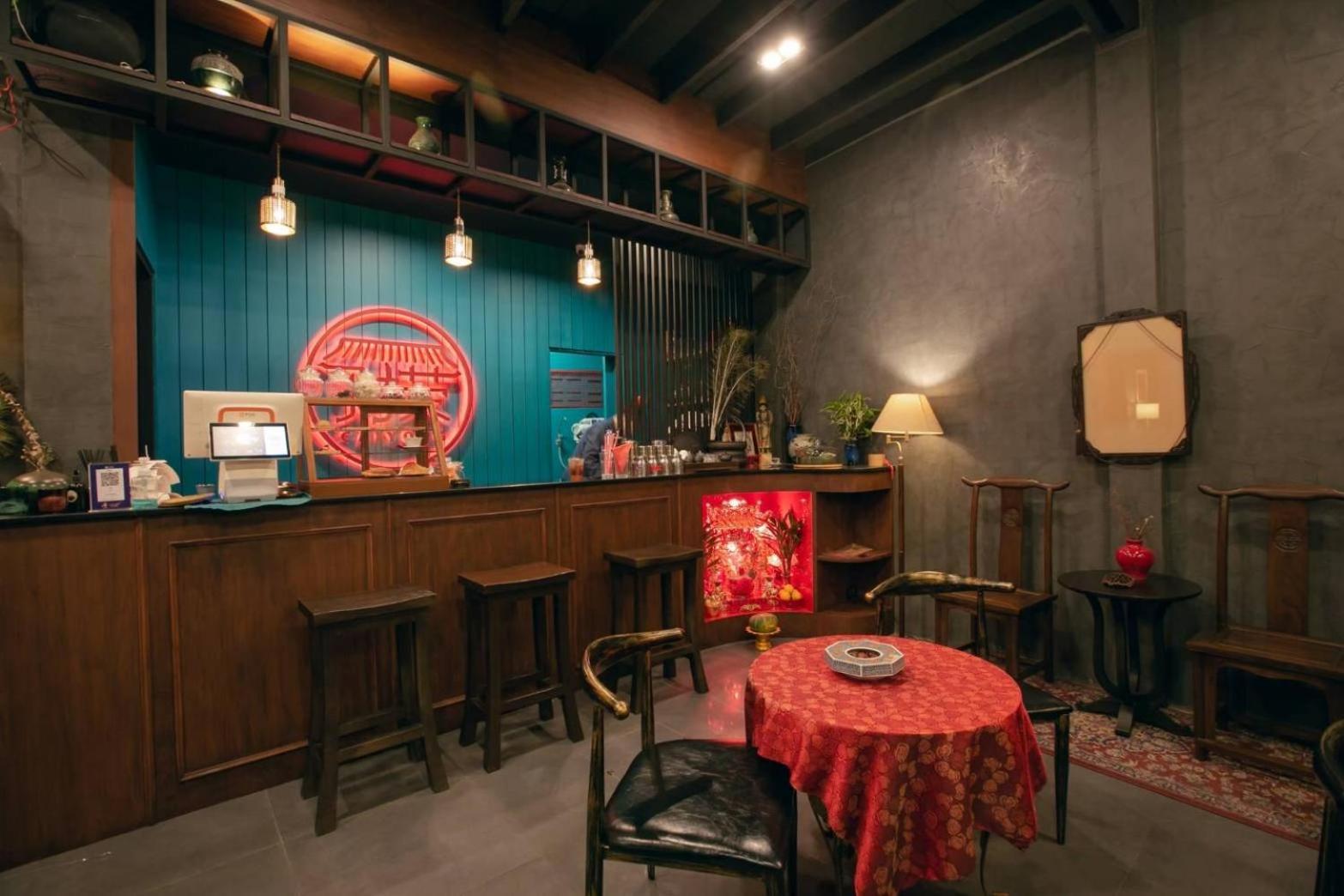 Caiyong Hometel & Cafe'S Studio Бангкок Екстер'єр фото